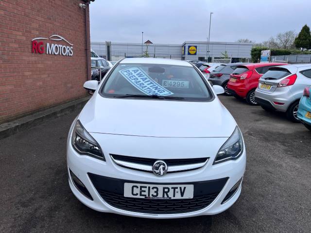 2013 Vauxhall Astra 2.0 CDTi 16V ecoFLEX Elite [165] White 5dr Hatch