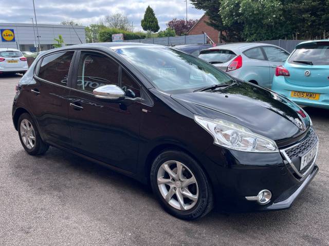 2015 Peugeot 208 1.2 VTi Style Black 5dr Hatch £20 TAX, 62 MPG