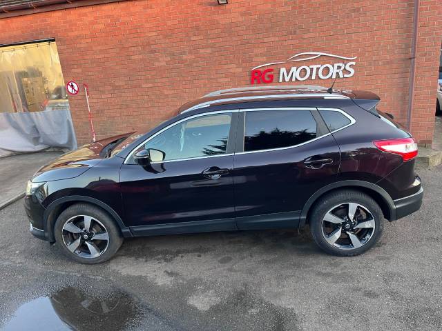 2015 Nissan Qashqai 1.5 dCi N-Tec+ Black 5dr Hatch