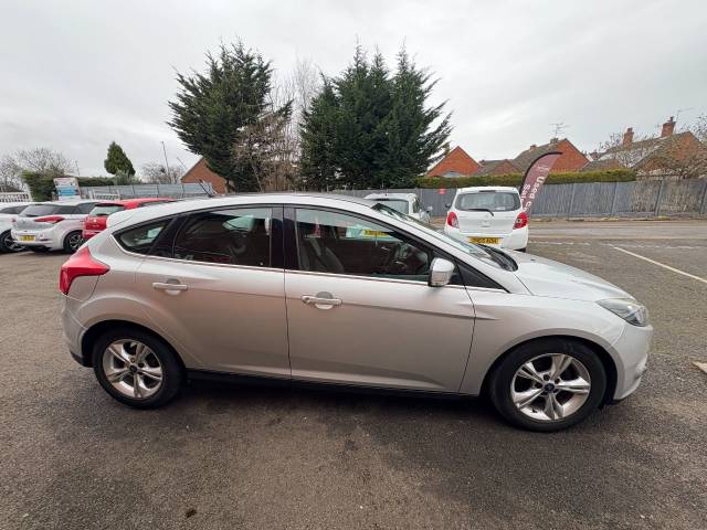 2012 Ford Focus 1.6 TDCi 115 Zetec Silver 5dr Hatch