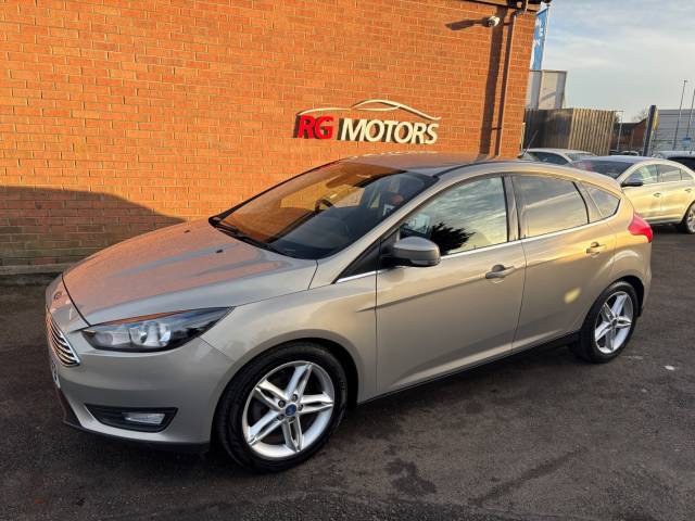 Ford Focus 1.5 TDCi 120 Zetec Silver 5dr Hatch Hatchback Diesel Silver